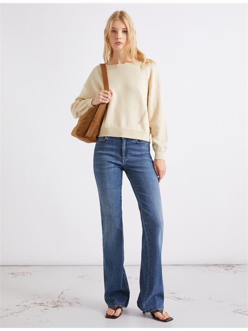 Designed with everyday comfort in mind: this boat-neck sweater will pair perfectly with countless outfits, ranging from office to leisure. Open-knit details on the garment hem and cuffs. MARELLA SPORT | 261336102420001